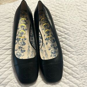 Authentic Gucci Hills Logo ballet flats